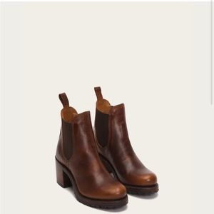 Frye Sabrina Chelsea Boot